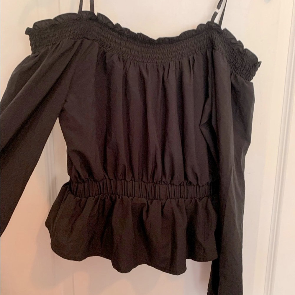 FALLIN’ OFF-THE-SHOULDER CROP TOP RUFFLE SHIRT